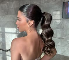 Sleek Hairstyles For Wedding Guest, Hairdo Medium Hair Wedding, Hairstyles For Guest Wedding, Prom Brown Hair Hairstyles, Sleek Hairdo Classy, Elegant Hairstyles Sleek, Slicked Back Pony Wedding Hair, Bony Tail Braid, Hollywood Glam Ponytail