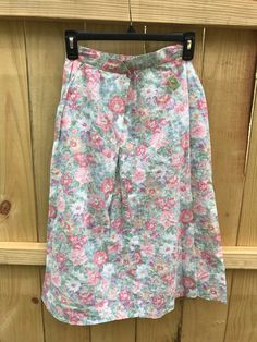 "This is an adorable midi skirt with pockets. Love the pleats around it. Skirt is in excellent vintage condition. This skirt fits like an XS in my opinion, but please follow measurements for proper fit. Waist 24\" Hip 41\" Length 27.5\"" Vintage Style Skirts, Blue Floral Skirt, Midi Skirt With Pockets, Taffeta Skirt, Vintage Baby Girl, Formal Skirt, Aline Skirt, Brown Skirts, Floral Midi Skirt