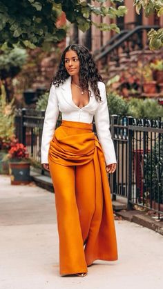 Women Pant Suit Fashion, Wide Leg Pants Styling, Best Woman In Wedding Outfit, Chic Elegant Outfits Classy, Dress Trousers Outfit, Colorful Classy Outfits, Classy Pants Outfits, Business Street Style, Cool Work Outfits