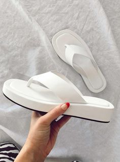 Tampa Sandals White Sandals Aesthetic, Trendy Slippers, Sandals Outfit, Sandals White, Girly Shoes, Shoe Inspo, Aesthetic Shoes, Cute Sandals, White Sandals