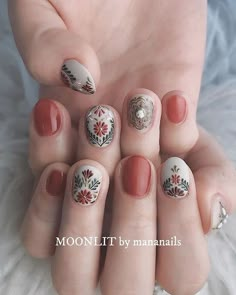 These fabulous nail art designs are super unique and so boho, these will give you the trendy looks and give your nails a whole... Hippie Nail Art, Nails Boho, Almond Nail Art, Short Boho, Boho Nails, Hippie Nails, Boho Styl, Painted Nails, Short Nail