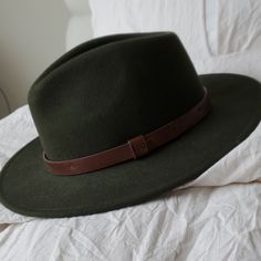 Worn Once, Looks Brand New! Classic Green Fedora With Short Brim, Green Brimmed Everyday Hat, Classic Green Hat Bands For Winter, Green Brimmed Hat For Everyday Wear, Classic Green Felt Hat For Fall, Classic Green Flat Brim Felt Hat, Classic Green Wide Brim Hat, Classic Green Felt Hat With Flat Brim, Green Flat Brim Hat For Travel