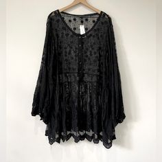 Black Lace Sheer Bell Sleeve Babydoll Style Tunic Top, Size 22/24. Lay Flat Armpit To Armpit 27”, Length 33.5”. Nwt. B733 Black V-neck Blouse With Floral Embroidery, Black Tunic Blouse For Beach, Black Embroidered Tunic Blouse, Embroidered Black Blouse For Beach, Embroidered Black Beach Blouse, Black Long Sleeve Embroidered Top, Black Long Sleeve Embroidered Top For Summer, Spring Black V-neck Embroidered Top, Black V-neck Embroidered Top For Spring