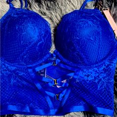 Brand New Never Worn Pink Victoria Secrets Royal Blue Push-Up Corset / Bra With 3 Gold Clips / Buckles In The Middle And It’s A Size 32b. Very Sexy And Elegant This Can Actually Be Worn As A Bra Or A Top Depending On Your Preference. I Also Posted A Pic Of The Bottom Of The Corset So That You’re Able To See The Bottom Material. This Has Never Been Worn It Still Has The Tags On It. I Only Took It Out The Plastic To Take The Pictures So You Guys Can Be Able To See It Better. I Can Offer A Discount Blue Lace Push-up Bra, Blue Corset, Corset Bra, Gold Clips, Lingerie Outfits, Victoria Secrets, Painting Tutorials, A Pic, Wear Pink