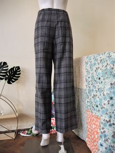 Timeless True Vintage pants from Pendleton, the iconic brand from Portland, Oregon! Made from soft woven virgin wool fabric with a subtle plaid check. Slightly cropped, darts on the front and on the back, two side pockets. Zip fly, fully lined. Note that the trousers are pinned so that they fit the manequin. Made in USA! Looks great with a pussybow silk blouse tucked in and ankle boots. ERA: 1980s BRAND: Pendleton COLOR: Grey, anthracite FABRIC: 100% virgin wool SIZE: Vintage size 12, fits best Classic Wide Leg Plaid Pants, Classic Plaid Bottoms For Winter, Fitted Wool Plaid Bottoms, Vintage Plaid Pants For Work, Duffle Coat, Trousers Pants, Wool Trousers, Levi Jeans 501, Vintage Pants