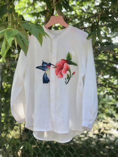 Hand Painted White Shirt, Embroidery Items, Al Qur'an Photography, Fabric Painting Techniques, Qur'an Photography, Paint Shirts, White Linen Shirt, Flower Motifs, Embroidered Bird