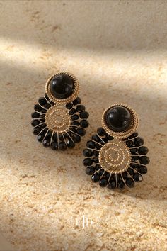 Wire Jewellery Earrings, Alcohol Earrings, Wire Accessories, Black And Gold Earrings, Wire Jewelry Earrings, Gold Fashion Necklace, Jewelry Design Earrings, Embroidery Jewelry, Black Earrings