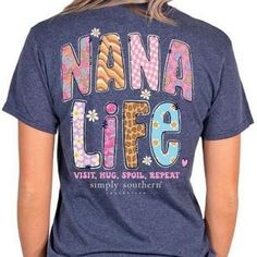 Nana Life "Visit Hug Spoil Repeat" Shirt By Simply Southern Small U/U 18 Length 27 50% Cotton 50% Polyester This Is A Heather Gray Short Sleeve Shirt With The Words “Nana Life” In A Bold Graphic Print And The Phrase “Visit Hug Spoil Repeat” Below. “Nana Life” Appears On Front As Well On Left Chest Southern Mama, Sarcastic Clothing, Southern Mom, Simply Southern Shirts, Nana T Shirts, Cricket Ideas, Southern Women, Southern Shirts, Simply Southern