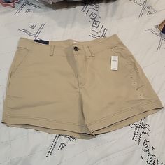 Gap Khaki Shorts Women's Size 14 5" Inch Mid Rise Stretch Kakhi Short Outfits, Gap Mid-rise Shorts For Summer, Gap Fitted Casual Shorts, Beige Shorts Outfit, Khaki Shorts Women, Khaki Shorts Outfit, Gap Denim Shorts, Womens Boyfriend Jeans, School Shorts