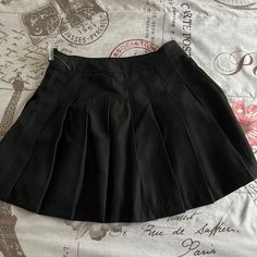 Nwot Never Worn Black Mini Skirt For School In Spring, Black Pleated Mini Skirt For School, Black Mini Skirt For Spring School Occasion, Black School Skirt For Spring, Black Spring Tennis Skirt For School, Black Tennis Skirt For School In Spring, Black School Tennis Skirt For Spring, School Black Pleated Lined Skirt, School-appropriate Black Lined Pleated Skirt