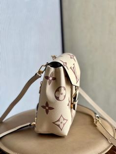 Description L.V Tiny Backpack Monogram Empreinte Cream For Women, WoBags 19cm LV M80738 Rep 1:1 The Tiny Backpack is crafted from supple, grained Monogram Empreinte leather, whose embossed Monogram pattern is highlighted by its bicolor palette. This cute, practical format is large enough to hold all everyday essentials, and features a secure, zipped back pocket. Its two removable, adjustable straps offer multiple carry options. 13 x 19 x 8 cm (Length x height x width) Cream / Brown Monogram Empr Mochila Louis Vuitton, Tiny Backpack, Baby Tote Bag, Louis Vuitton Shirt, Cream Bags, Monogram Pattern, Bottega Veneta Shoulder Bag, Evening Clutch Bag, Press Studs