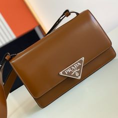 This retro and high-end bag is made of premium cowhide leather + unique triangle logo. The long shoulder strap is adjustable and can be worn on one shoulder or crossbody. It has a full sense of high-end! The upper body instantly transforms into a girly girl. It has large capacity and is versatile for a variety of stylesFashionable and practical. Another popular style that will never go out of styleIt’s so simple and beautiful, hurry up and get it
Length 24x height 15x base 6cm Prada Hobo, Prada Mini, Lv Belt, Lv Purse, Lv Wallet, Small Tote Bag, Gold Handbags, Lv Handbags, Large Handbags