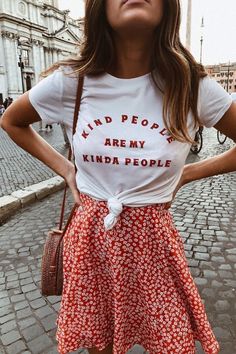 TshirtSkirtOutfitIdeas9 DIY Darlin' My Kind Of People, Kind People, Peplum Tops, Mode Casual, Red Skirts, Hippie Outfits, Heidi Klum, Mode Inspo, Looks Style