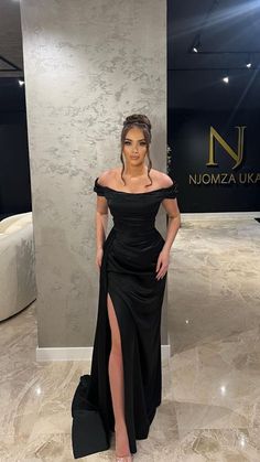 Matric Dress, Farewell Dresses, Black Homecoming Dress, Classy Prom Dresses, Stunning Prom Dresses, Prom Dress Inspiration, Stylish Party Dresses, Pretty Prom Dresses, Prom Outfits