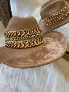 GB ORIGINAL!! The “Beth Dutton” Chain Banded Suede Hat in Taupe – Glitzy Bella Gold Wide Brim Fedora For Festivals, Elegant Fedora For Western-themed Events, Gold Fedora With Short Brim For Festivals, Gold Fedora Hat For Rodeo, Western Gold Hat Bands For Party, Western Style Gold Hat Bands For Parties, Gold Flat Brim Hat Bands For Kentucky Derby, Luxury Adjustable Hat Bands For Rodeo, Gold Wide Brim Hat For Festivals