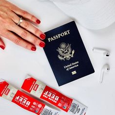 Staying in ketosis while traveling can be challenging if you aren't preparedHere are our top tips and best keto travel snacks for your next trip Metabolic Renewal, Low Blood Sugar Diet, High Fat Snacks, Fast Metabolism Diet Recipes, Metabolic Diet Recipes, Sugar Detox Plan, Detox Meal Plan, Trail Mix Recipes, Metabolism Diet