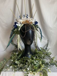 Hera-themed Greek goddess flower crown for festivals, outfits, and events. Grecian Photoshoot, Hera Goddess Costume, Hera Greek Goddess, Greek Crown, Hera Goddess, Crown Ideas, Goddess Crown, Headpiece Diy, Goddess Costume