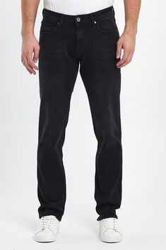 These jeans are designed for men. They have a regular rise, a comfortable fit and a straight cut. There are five pockets. This product combines comfort and style and is an ideal choice for everyday use. -Regular Fit: means that garments are designed for a typical body type. This cut usually offers a medium fit that is neither too tight nor too loose. This means that a garment generally comes in standard or medium sizes and can fit most people. -5 Pockets: This usually refers to five pockets on a Black Straight Leg Jeans With Five Pockets, Black Straight Jeans With Five Pockets, Straight Black Jeans With Five Pockets, Black Straight Pants With Five Pockets, Black Jeans With Straight Fit And Tapered Leg, Black Straight Denim Bottoms, Black Straight Fit Denim Jeans, Classic Black Jeans With Pockets, Black Slim Casual Pants