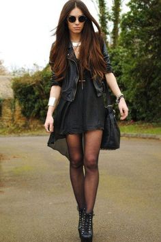 Tough Girl Style, Rocker Chic Outfits, Stile Hippie Chic, Stil Rock, Rocker Chic Outfit, Wander Outfit, Lydia Millen, Rocker Chic Style, Sheer Black Tights