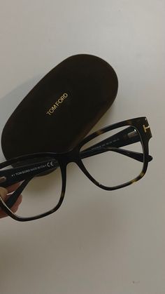 Trending Eye Glasses For Women, Specs Frames Women, Tom Ford Fashion, Cute Glasses Frames, Classy Glasses, Chic Glasses, Tom Ford Glasses, Glasses Trends