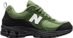 Green New Balance Running Shoes With Laces, Green Running Shoes With Contrast Sole, Classic Green Sneakers For Outdoor, Classic Green Outdoor Sneakers, Green Leather New Balance Running Shoes, Green Sneakers With Vibram Sole, Green Running Sneakers With Contrast Sole, Green Sneakers With Contrast Sole For Running, Green Leather Running Shoes With Vibram Sole