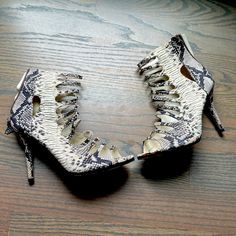 Beautiful Stewart Weitzman Leather Snakeskin Pump Sandal That Can Be Dressed Up Or Down. Shoe Has Been Worn Twice. It Was Purchased From A Certified Stewart Weitzman Store. Stewart Weitzman, Pump Sandals, Snake Skin, Shoes Women Heels, Shoes Heels, Dress Up, Size 10, Pumps, Women Shoes