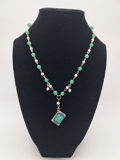 Handmade regency-era-inspired rosary-style choker necklace with aventurine beads, themed after Jane Austen's novel Pride and Prejudice. Perfect for book lovers, Austen fans, Regency lovers, and coquette fashion. Regency Jewelry, Jane Austen Novels, Coquette Fashion, Jane Austen Books, Regency Era, Pride And Prejudice, Jane Austen, Chain Styles, Handcrafted Jewelry