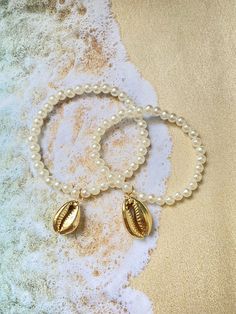 The cutest way to add a touch of the sea into your day and wardrobe! ✨ We hope this bracelet makes you feel beautiful, free flowing and magical as the ocean. 🐚  Made with all our love,  REA Sisters 💎✨ Gold Bracelet With Pearl Charm For Beach, Adjustable Ocean-inspired Jewelry With Pearl Charm, Ocean-inspired Beaded Gold Bracelets, Gold Strand Bracelet With Ocean-inspired Style, Ocean-inspired Gold Beaded Bracelets, Gold Beachy Bracelet For Gifts, Gold Beachy Bracelet For Gift, Beachy Gold Bracelets For Gifts, Beachy Gold Bracelets For Gift