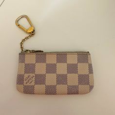 White Checkered Design With Gold Key Chain - Any Places With Wear Pictured - Keychain Clip And Wallet Zipper Work Perfectly Louis Vuitton Keychain Wallet, Picture Keychain, Louis Vuitton Keychain, Wallet Keychain, Louis Vuitton White, Checker Design, Keychain Clip, Checkered Design, Gold Key