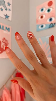 Here are cute preppy chirstmas nails!! Aesthetic Nails For Christmas, Preppy Nail Ideas Christmas, Cute Nail Ideas Christmas, Cute Christmas Nail Ideas Simple, Cute Nails For Christmas Simple, Aura Nails Christmas, Preppy Cute Nails, Cute Simple Nails Christmas