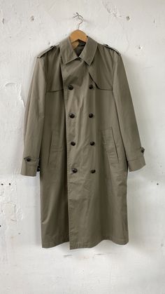 Vintage Trenchcoat  Bitte entnehmen Sie die verfügbaren Größen den Bildern Khaki Long Coat With Buttons, Solid Gabardine Winter Raincoat, Winter Solid Gabardine Raincoat, Khaki Gabardine Outerwear, Khaki Gabardine Long Sleeve Outerwear, Khaki Long Sleeve Gabardine Outerwear, Khaki Long Coat With Hidden Button Closure, Solid Gabardine Outerwear With Buttons, Classic Long Winter Raincoat