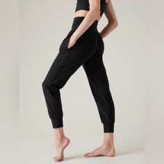 Athleta Mid Rise Black Venice Jogger S Nwt. Nylon/Spandex. Semi Fitted. Zipper Closure Pockets. High Stretch Activewear With Elastic Waistband, Sporty Elastane Pants For Sports, Sportswear Yoga Sweatpants With Elastic Waistband, Versatile Sports Activewear With Elastic Waistband, Yoga Sportswear Sweatpants With Elastic Waistband, High Stretch Activewear With Elastic Waistband For Sports, Sportswear Sweatpants With Elastic Waistband For Yoga, Micro-elastic Athleisure Sports Bottoms, High Stretch Athleisure Bottoms For Sports