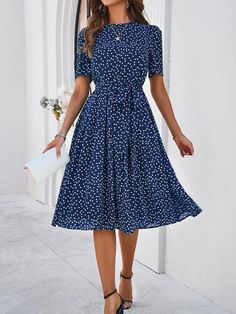 Adopte un estilo desenfadado con el elegante vestido de tirantes con estampado de lunares de Guocali
 Este vestido de tiras combina el encanto informal con un toque de elegancia, lo que lo hace perfecto para cualquier ocasión.

 Este vestido para mujer , confeccionado en 100 % poliéster , es ligero y cómodo, ideal para las estaciones más cálidas. El estampado de lunares aporta un atractivo divertido y atemporal que nunca pasa de moda.

 Diseñado para la comodidad, este vestido de moda sin cordon Strappy Dress, Dot Fabric, Elegant Casual, Polka Dot Fabric, Weave Style, Strappy Dresses, Retro Stil, Comfortable Dress, Medan