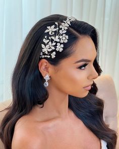 wide end of crystalized silver flower headband on female model with hair down Bridal Hair Ornaments, Bridal Hair Down, Majlis Perkahwinan, Beaded Hair Clips, Rhinestone Hair Comb, Hair Comb Accessories, Bride Headpiece, Wedding Hair Inspiration, Wedding Hair Down