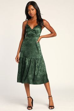 Emerald Green Satin Dress, Green Satin Dress, Emerald Dresses, Chic Skirts, Retro Clothing, Floral Jacquard, Satin Maxi Dress, Satin Midi Dress, Mod Dress