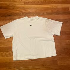 Never Worn No Tags Nike Basic Tops For Spring, White Nike Tops For Spring, Nike Basic Relaxed Fit Tops, Nike Basic Tops With Relaxed Fit, Nike Basic Tops For Streetwear, Basic White Nike Top, Basic Nike Tops For Streetwear, Tops Nike, Nike Tee