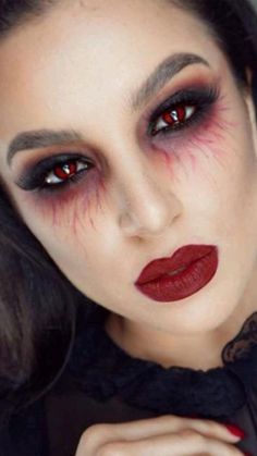 Homemade Vampire Costume For Women, Halloween Makeup With Mask, Horror Smink, Vampyr Smink, Nem Halloween Makeup, Maquillage Halloween Vampire, Maquillage Halloween Clown, Fete Emo