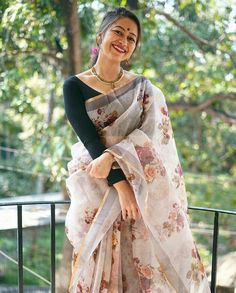 #NusratZahan Saree Styles Modern Classy, Saree Styles Modern, Indian Dress Up, Bridal Lehenga Collection, Simple Kurta Designs