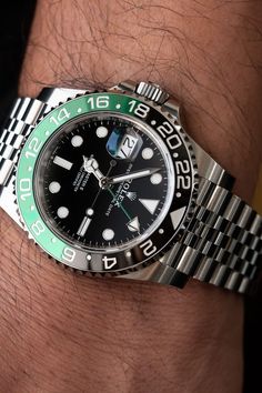 ROLEX GMT-MASTER II "Sprite."126720VTNR ON JUBILEE Bolesti Chrbta, Original Iphone Wallpaper, Rolex Watches For Men, Custom Engagement Rings, Dream Watches, Rolex Gmt, Mens Luxury, Rolex Submariner