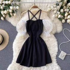 Cute halter dress, off shoulder bubble sleeve dress, collision color stitching little black dresMaterial:blendedStyle:cuteColor:blackFeatures:bubble sleeve,sweetSize:(cm):M,L1inch=2.54cm,1cm=0.39inchM length 80 sleeve length 27 Bust 80-90 Waist 70-80&ltp&gtL length 81 sleeve length 28 Bust 84-94 Waist 74-84</p>&ltbr/>&ltp&gtNote:Due to different measurement methods,there will be 1-3 error(unite:cm), please understand.</p>&ltbr/>&ltp&gtPlease chec Chic Patchwork Mini Dress For Party, Spring Patchwork Mini Dress For Night Out, Party Mini Dress With Splicing, Evening Patchwork Mini Dress, Black Puff Sleeve Dress For Spring, Black Splicing Party Dress, Black Spliced Dress For Party, Black Spliced Party Dress, Black Spliced Mini Dress For Evening