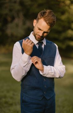 Our linen waistcoat shows our dedication to quality. Each one is handmade and tailored to fit the specific measurements of our customers. We focus on craftsmanship instead of mass production, making sure every step of the creative and sewing process is valued and rewarded. DESCRIPTION. Our men's linen waistcoat has buttons in the front, three pockets, and a double layer in the front. This vest blends modern and timeless styles, so it's a great addition to your wardrobe for various occasions. It' Navy Vest With Jeans Groomsmen, Jeans And Vest Wedding Groomsmen Sage Green, Wranger Jeans And Vest Wedding Attire, Men’s Gilet Outfit, Blue Button-up Cotton Vest, Groom Vest, Linen Waistcoat, Wedding Vest, Wedding Waistcoats