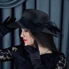 🤍Add a touch of glamour to your outfit with this fabulous Black COCKTAIL Hat! This elegant and stylish accessory is perfect for a night out on the town or any special occasion. Made from high-quality materials, this hat features a classic black design that will complement any outfit. Stand out from the crowd and make a statement with this stunning COCKTAIL hat that is sure to turn heads. Perfect for weddings, parties, or a day at the races, this hat is a must-have accessory for any fashion-forward individual. Black Gatsby Style Fascinator For Evening, Black Gatsby Fascinator For Evening, Black Cloche Costume Hat For Church, Black Cloche Hat For Church, Black Mini Hat With Short Brim For Parties, Black Cloche Church Hat, Chic Black Evening Costume Hats, Luxury Flat Brim Hat For Evening, Elegant Wide Brim Winter Fedora