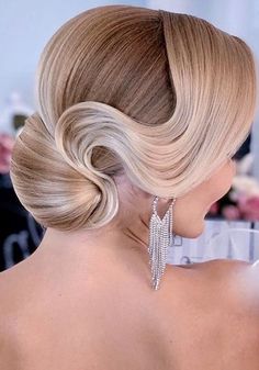 Great Gatsby Updo Hairstyles, Old Hollywood Glamour Hair Updo, Old Hollywood Glam Hair Updo, 1950s Chignon, Vintage Glam Hairstyles Updo, Black Tie Hairstyle, Wedding Hair Updo With Veil, Classic Updo Hairstyles