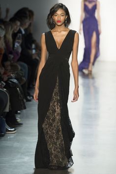 Tadashi Shoji | Autumn/Winter 2018 | Ready-to-Wear | Photo: Vogue.co.uk Fashion Dresses Runway, Ready To Wear Runway, Dresses Runway, Runway Ready To Wear, Rok Outfit, Couture Mode, To Wear, Fashion Runway, Tadashi Shoji