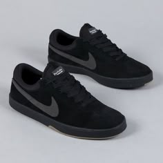 Black Shoes Men Casual, Puma Shoes Outfit, Classy Sneakers, Black Tennis Shoes, Kicks Shoes, Nike Air Shoes, Fashion Shoes Sneakers, Cute Nike Shoes, Mens Nike Shoes