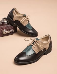 Item Type: Oxford shoes Genderï¼?Women Main Material: Cowhide Heel Type: Flat Chunky Upper Material: Cow Leather Heel Height: Low (2.9cm) Closure Type: Lace-up Season: Autumn. Spring Color: Red. Green Size:35-41 PS: Customized models take 10 days. and do not support returns. Obiono Shoes, Oxford Shoes Women, Elegant Chunky Heels, Oxford Shoes Style, Women Shoes Online, Sheepskin Boots, Business Shoes, Spring Color, Chunky Heels Sandals