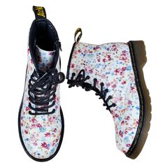 Dr. Martens Delaney Floral Lace Up Boots In White, Blue, Green, Orange, And Pink. Lace Up. Side Zip Closure. Flower Print. No Stains Or Holes, But Does Have Some Light Scuffs And Creasing On Front (See Last 2 Pics). Size: 5 Us L / 4 Us M Height: 6.25" Heel: 1.25" Condition: Pre-Owned, Great Box T11 H/1-14/Sbpm Blue Green Orange, Orange And Pink, Green Orange, Pink Lace, Lace Up Boots, Flower Print, Flower Prints, Floral Lace, Side Zip