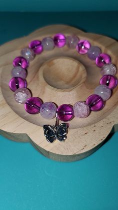 Purple beaded bracelet Cheap Purple Bracelets With Tiny Beads, Purple Diy Bracelet, Pulseras Aesthetic, Beaded Bracelet Diy, Purple Beaded Bracelets, Crystal Bead Jewelry, Bracelet Inspo, Bracelets Ideas, Glass Bead Bracelet