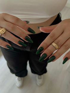 Dark Green Nails, Band Nails, Almond Acrylic Nails, Nails Almond, Nanotechnology, Healthy Nails, Makati, Pretty Acrylic Nails, Minimalist Nails