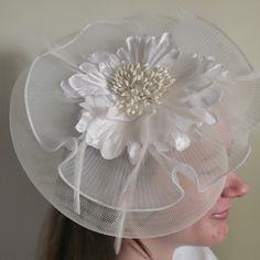 Nwot White Fascinator With Netting, Feathers, And White Flower. Measures 9.5" W. White Spring Headpiece For Church, Spring Church Headpiece In White, White Headpiece For Church In Spring, White Headpiece For Church Events In Spring, Spring Formal Fascinator With Handmade Flowers, White Fascinator For Spring Races, Spring White Fascinator For Races, White Spring Races Fascinator, Fitted Flower Fascinator For Royal Ascot